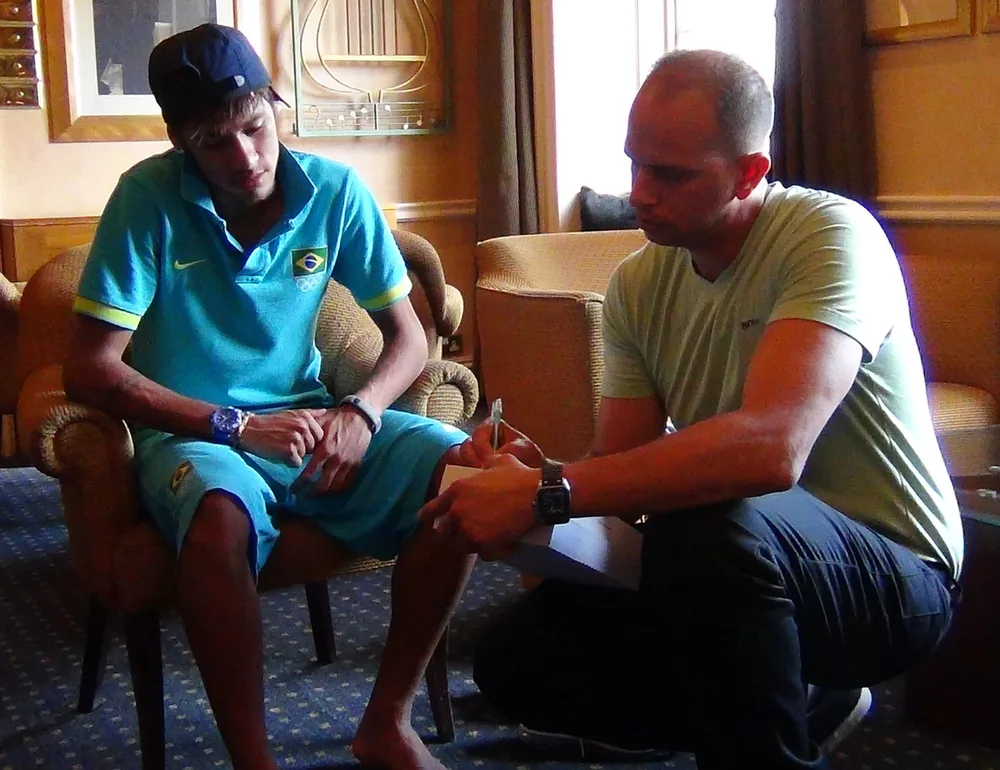 Neymar Jr during a biomechanical assessment session with Tamir Kfir